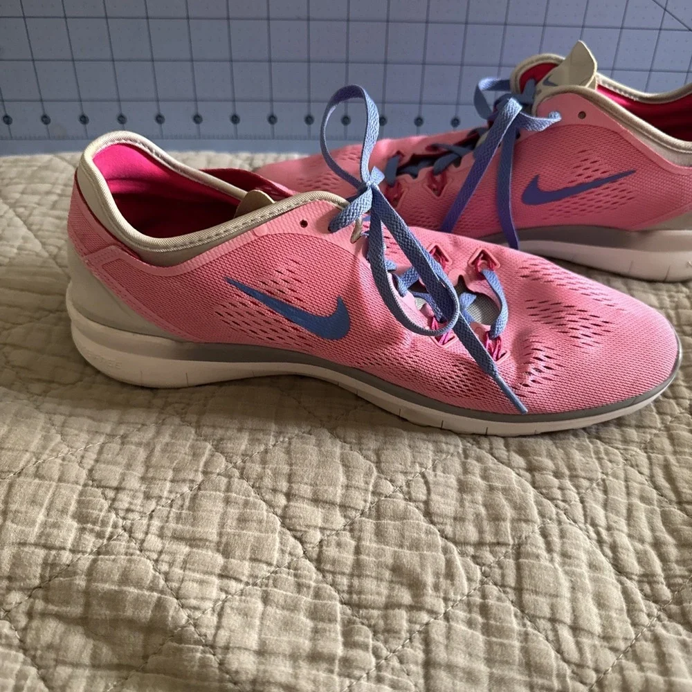 CLEAN Nike Free TR Fit 5.0 Training Running Shoe Womens 10 Pink